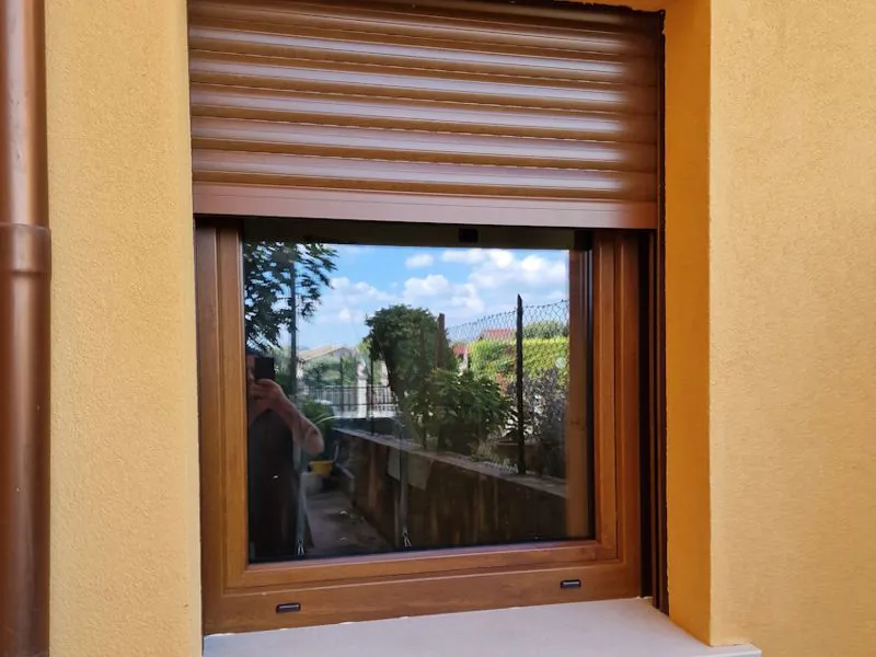 Finestra in pvc  ad una anta ribalta con tapparella