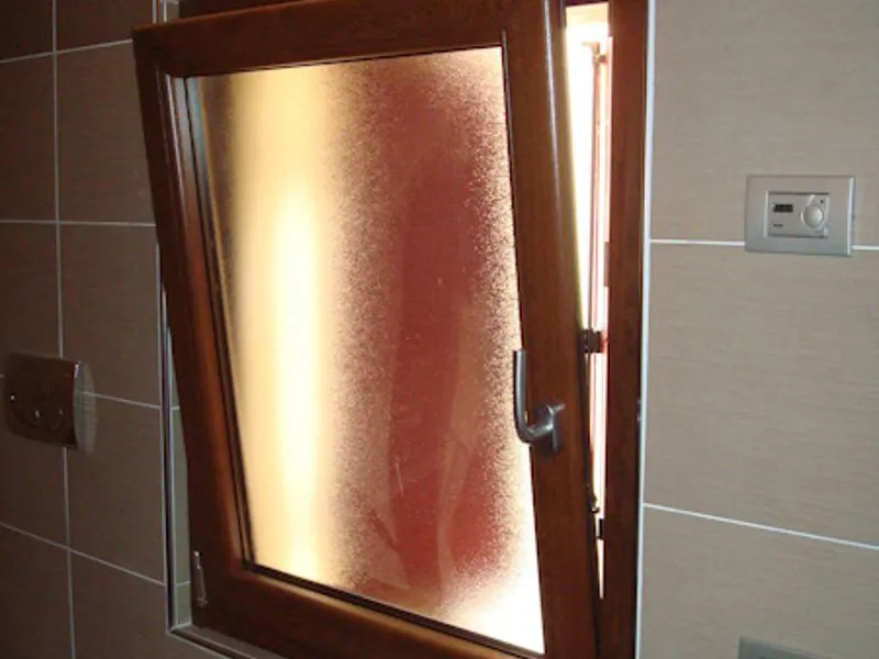 Finestra in pvc 1 anta ribalta con vetro stampato C