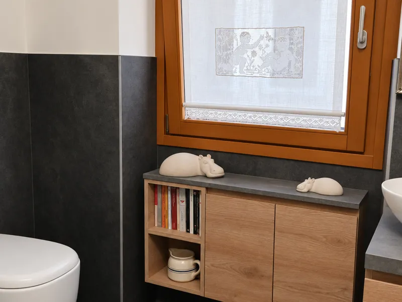 Finestra in legno ad anta ribalta